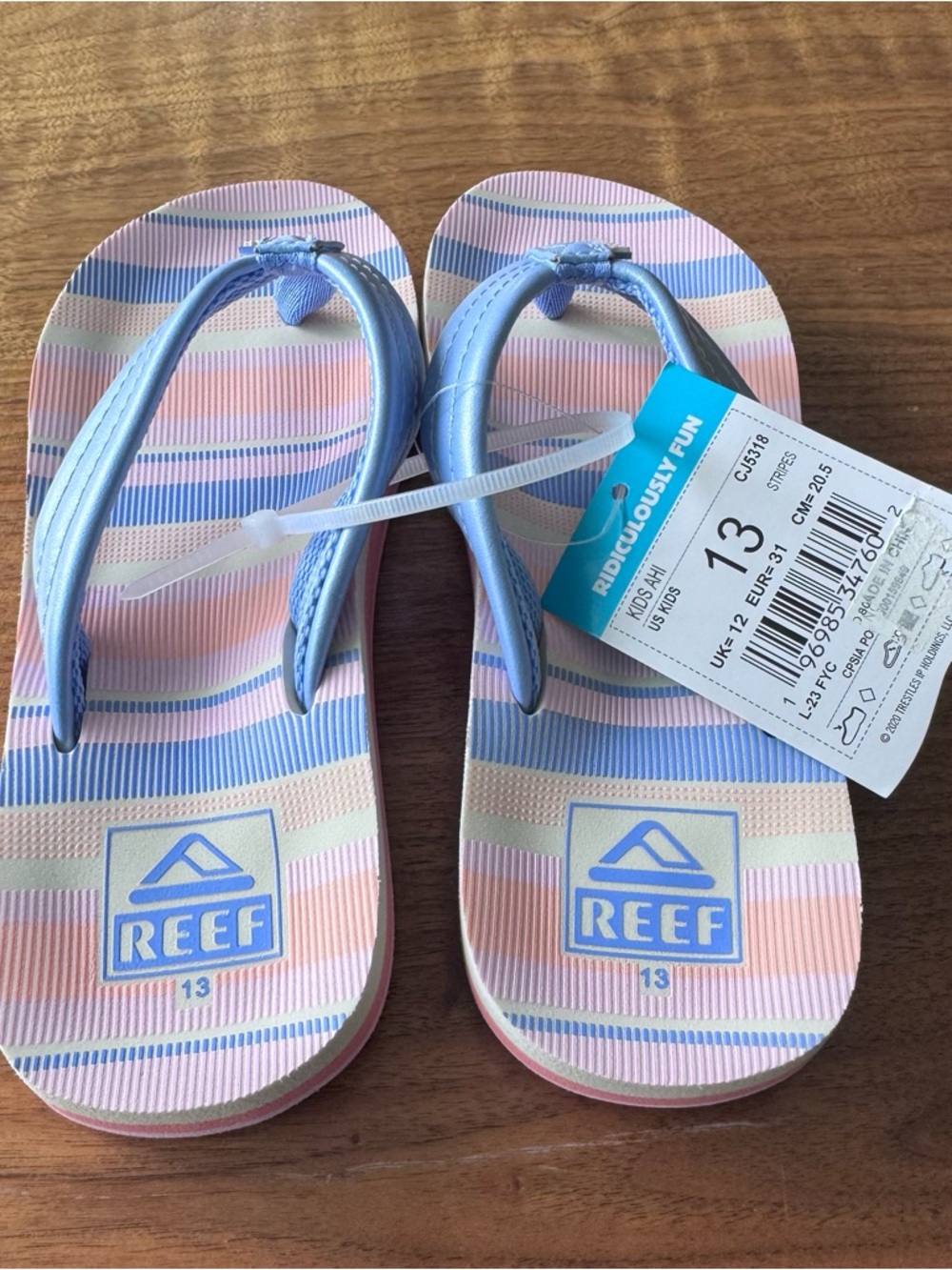 Bundle of 2 Flip Flops. Size Kid’s 13. Juicy Couture and Reef - Picture 15 of 17